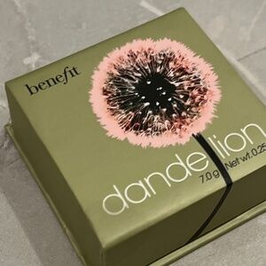 NWT benefit dandelion brightening blush